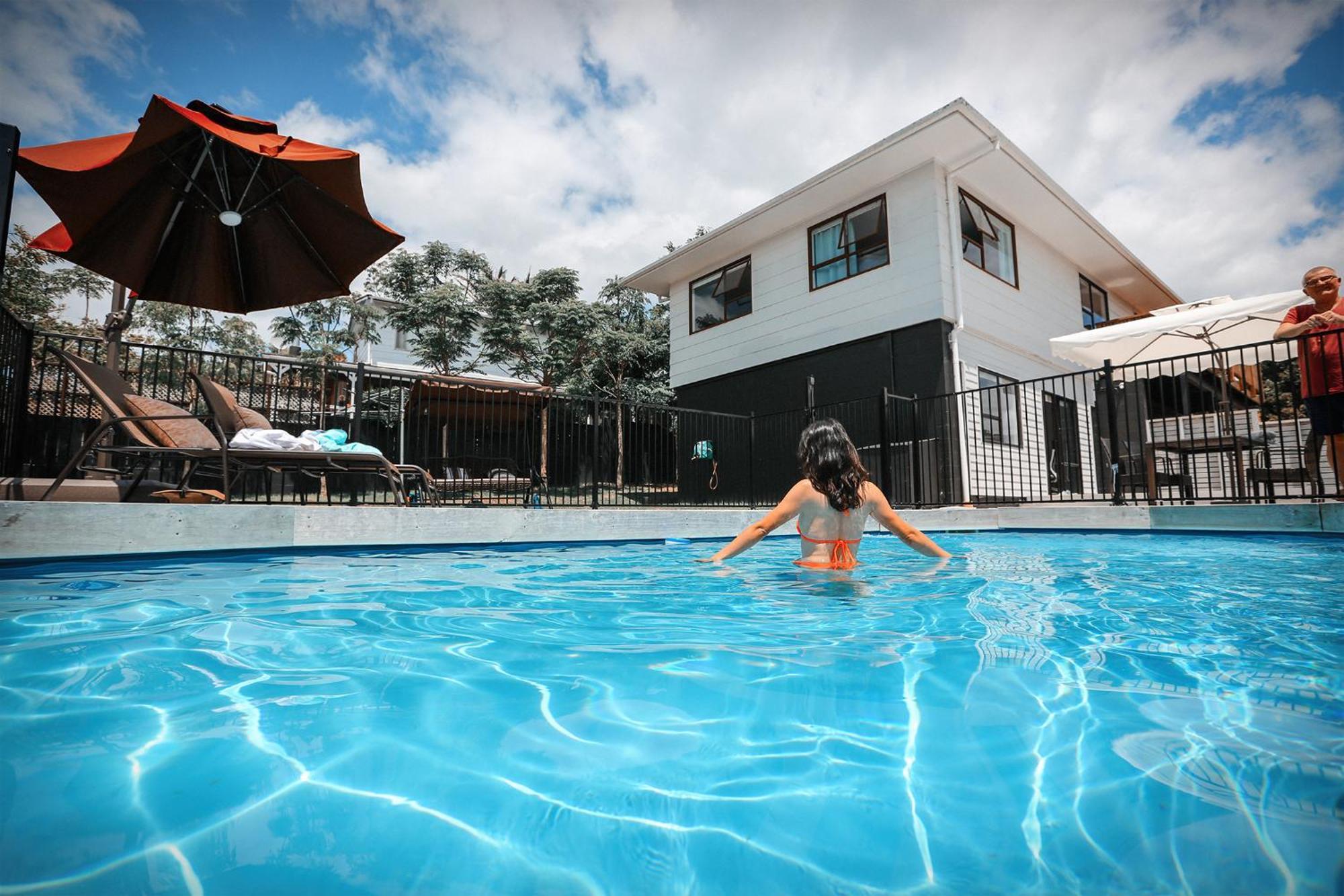 Swimming Pool Holiday Villa Auckland Exterior photo